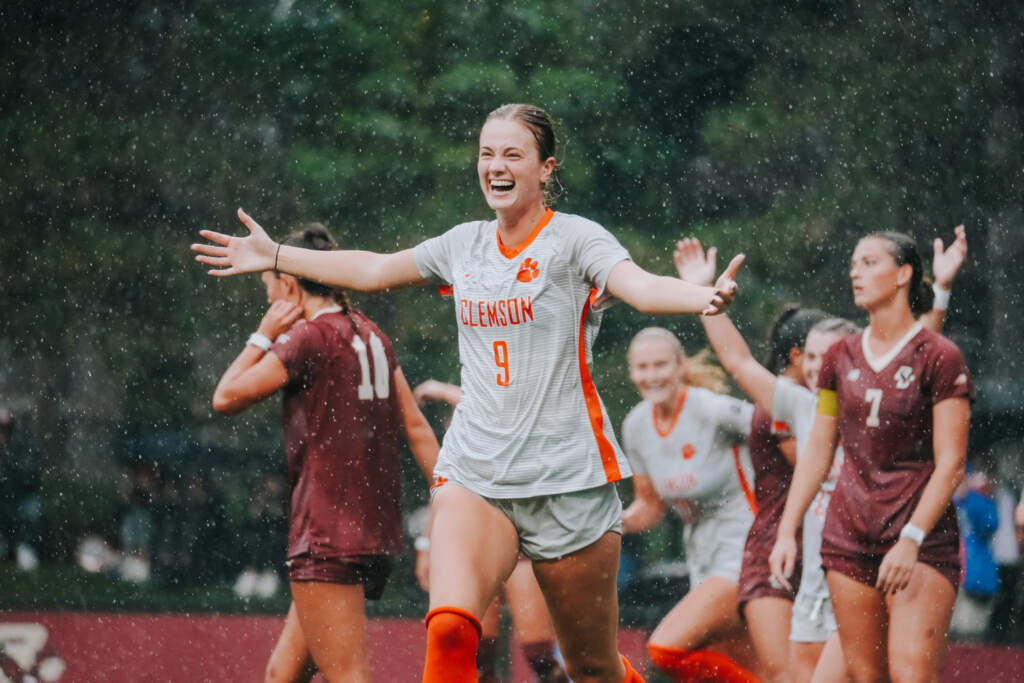 No. 8 Clemson Tigers Shutout Boston College 2-0, Duff Records First-Career Brace