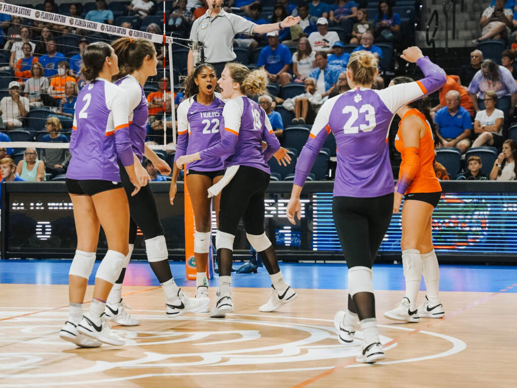 Clemson Falls to No. 3 Florida