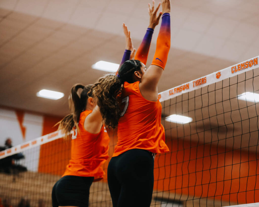 Dailey Ties Career-High, Clemson Falls in Five