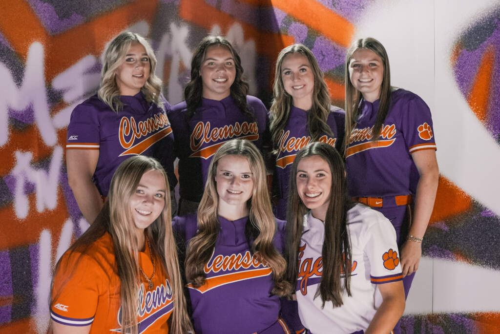 Softball Signs Seven on National Signing Day