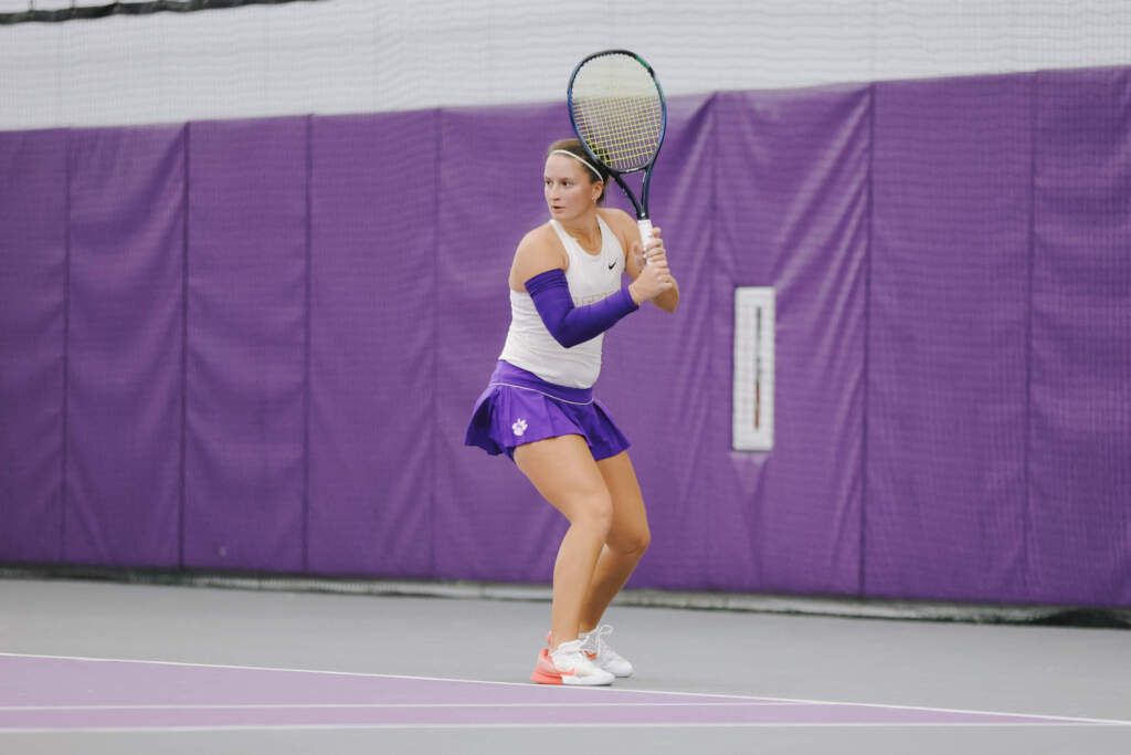 WTEN: No. 75 Duo Cisovska and Yecora Shine on the Day as Clemson Falls 4-0 to No. 4 Oklahoma St.