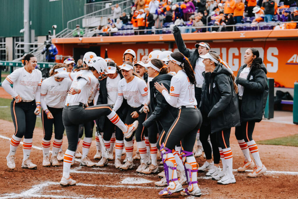 Big Third Inning Pushes Tigers to Victory