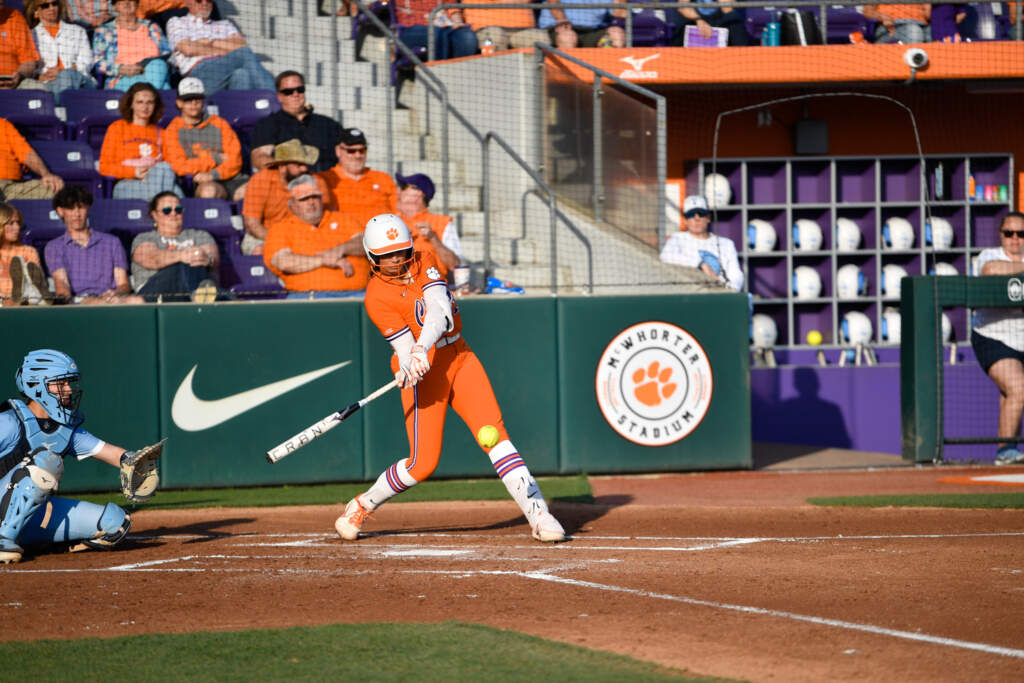 Clemson Defeats Tar Heels, 4-1