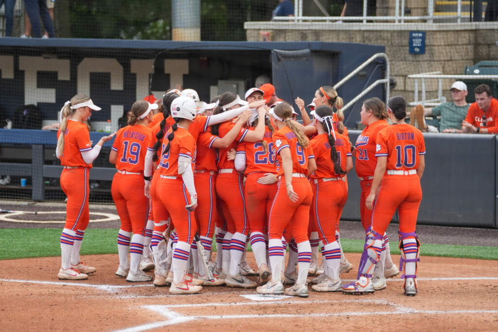 Basinger Shines, Extra Base Hits Power Tigers to Victory over Yellow Jackets