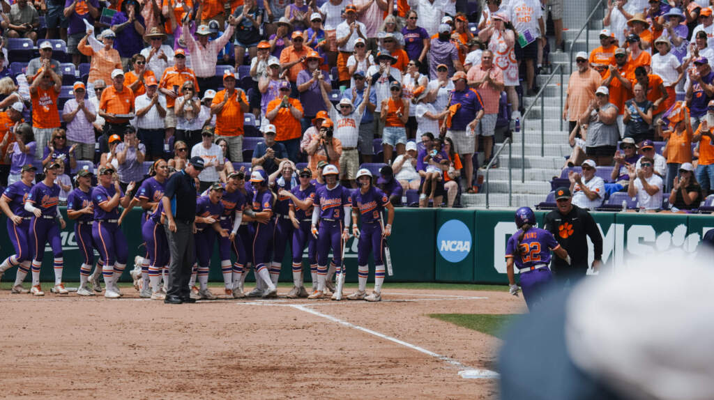 Softball Advances to Super Regional with 5-1 Victory Over Kentucky