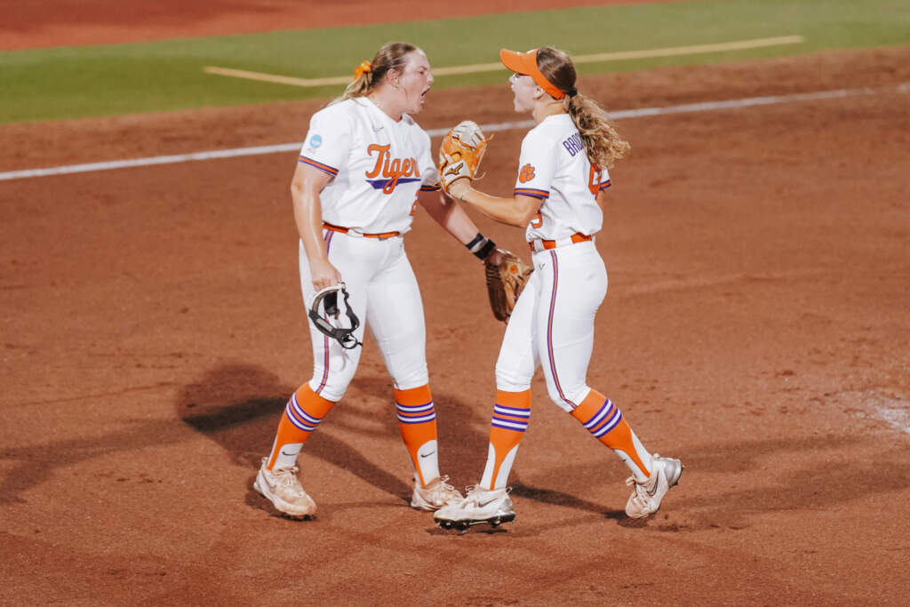 Tigers Take 1-0 Lead in Super Regional with 7-4 Victory Over Texas
