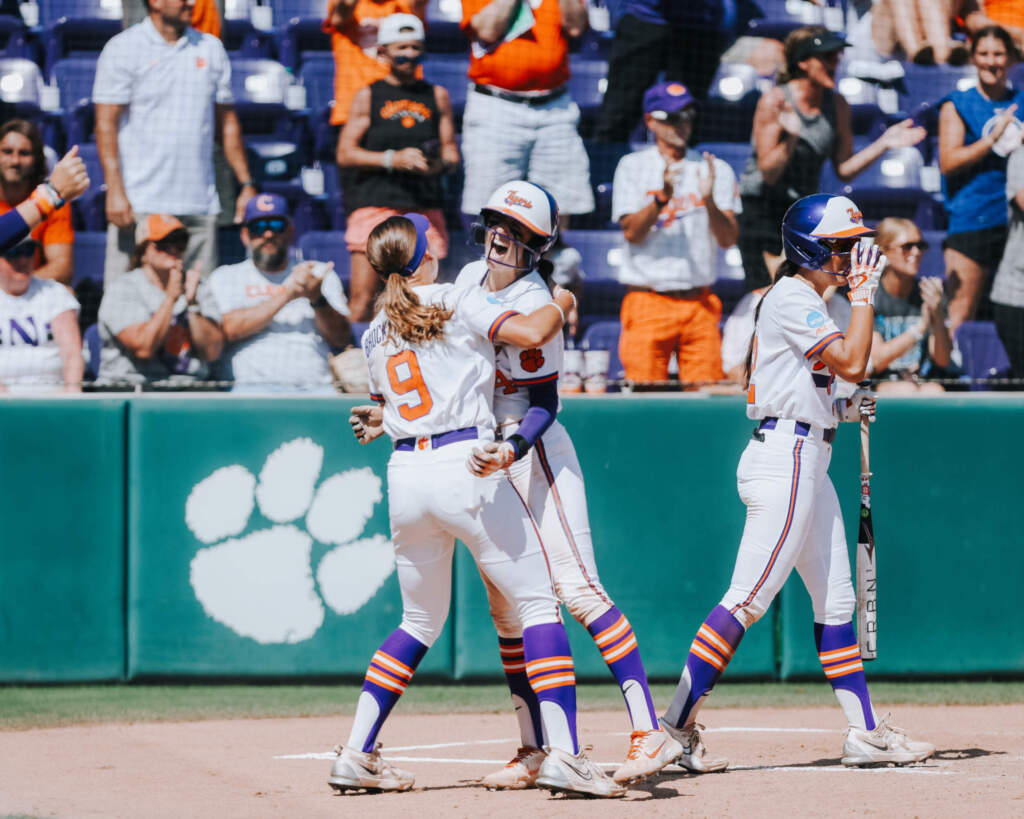 Clemson Squeezes Past Northwestern, 1-0, into Sunday’s Regional Final