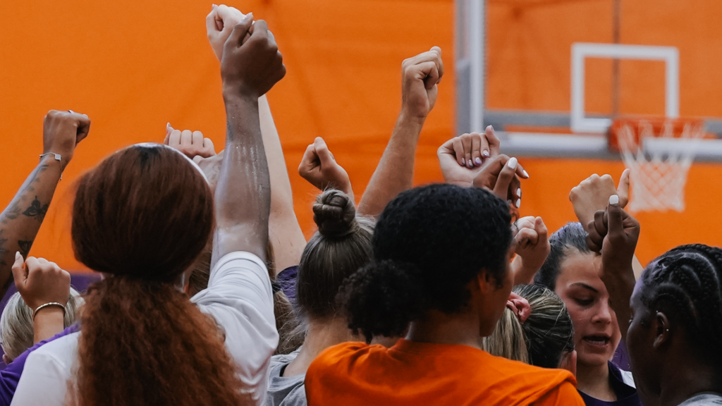 Photo Gallery: Women’s Basketball Continues Practice