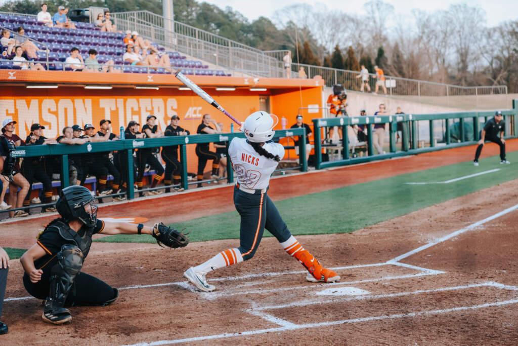 Tigers Ground Eagles in Midweek Matchup